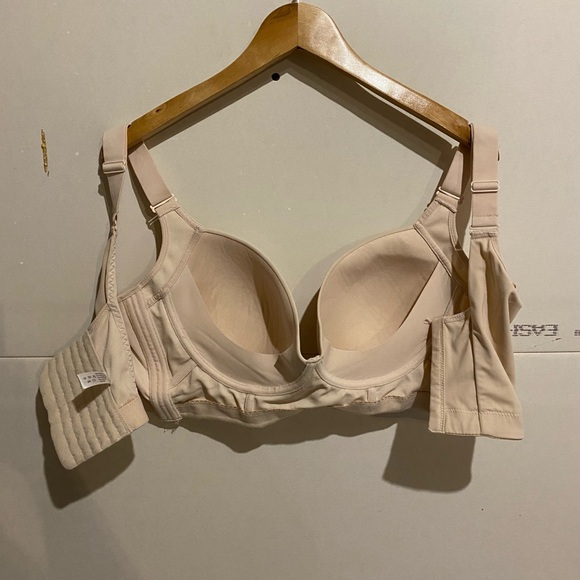 Extra support bra. From Instagram ad. - Picture 2 of 3